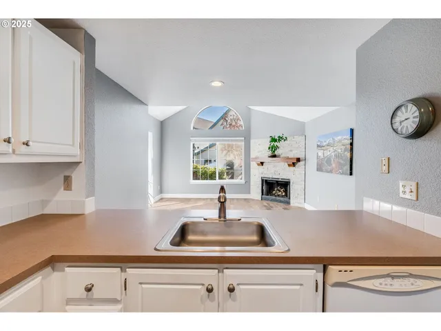 $289,900 | 17548 Northwest Springville Road, Unit F8, Portland, OR 97229