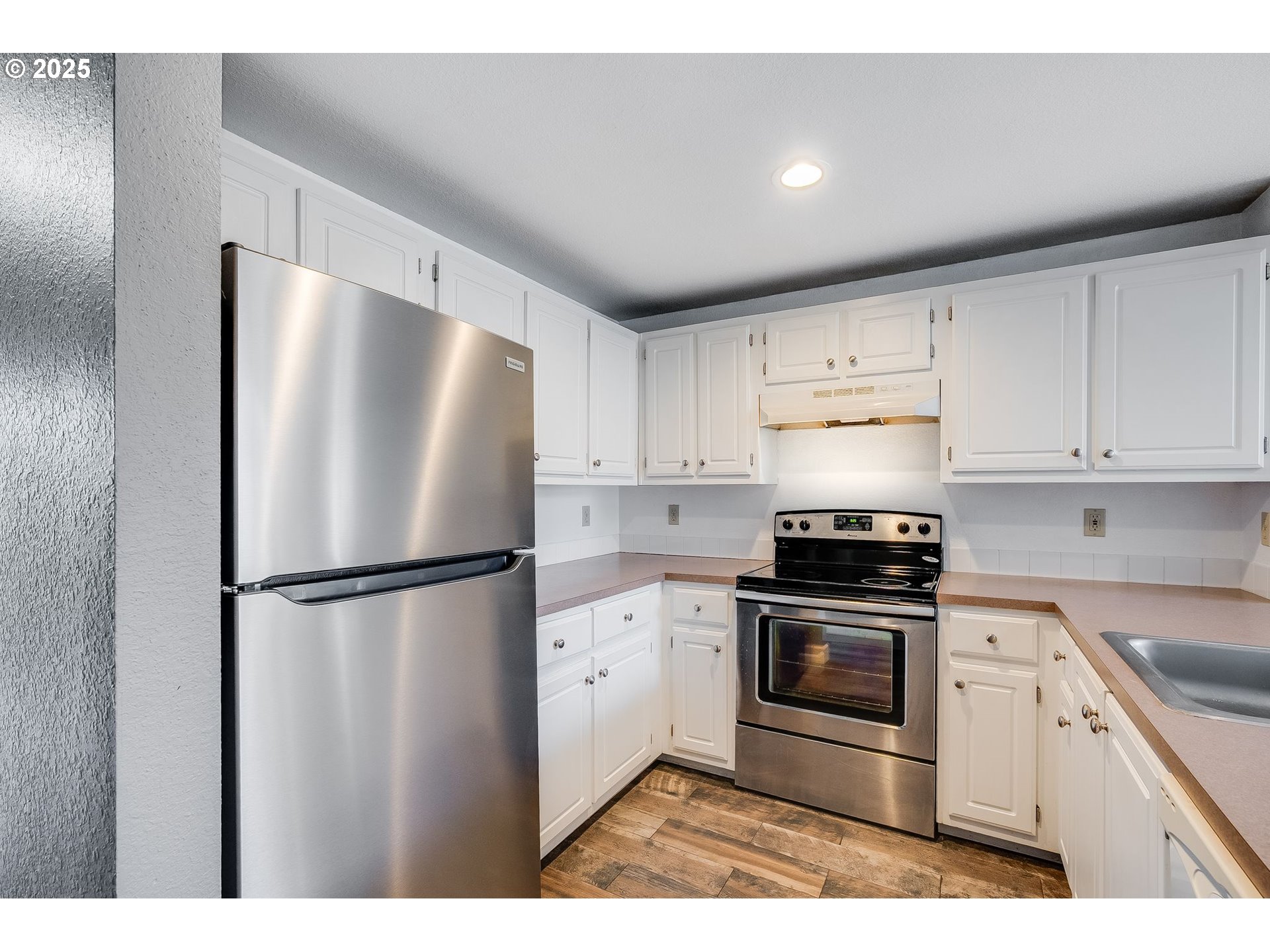 17548 Northwest Springville Road, Unit F8 Portland, OR 97229 - Photo 10 of 30