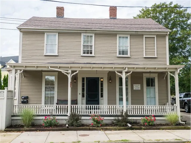 $2,500 | 66 Farewell Street, Unit 2, Newport, RI 02840