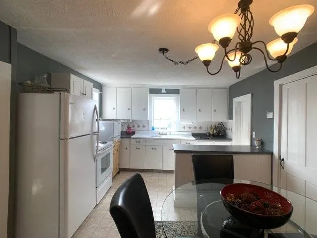 $2,500 | 66 Farewell Street, Unit 2, Newport, RI 02840