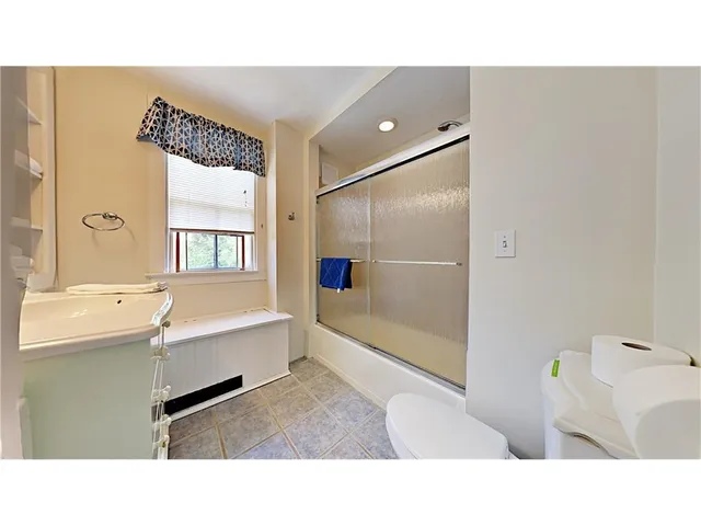 $2,500 | 66 Farewell Street, Unit 2, Newport, RI 02840