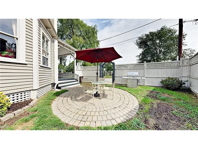 $2,500 | 66 Farewell Street, Unit 2, Newport, RI 02840