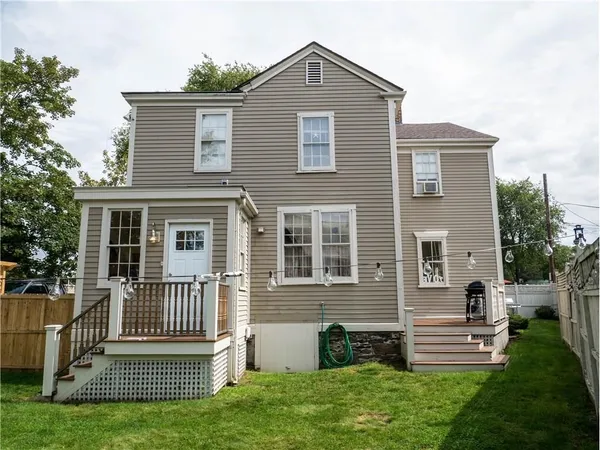 $2,500 | 66 Farewell Street, Unit 2, Newport, RI 02840