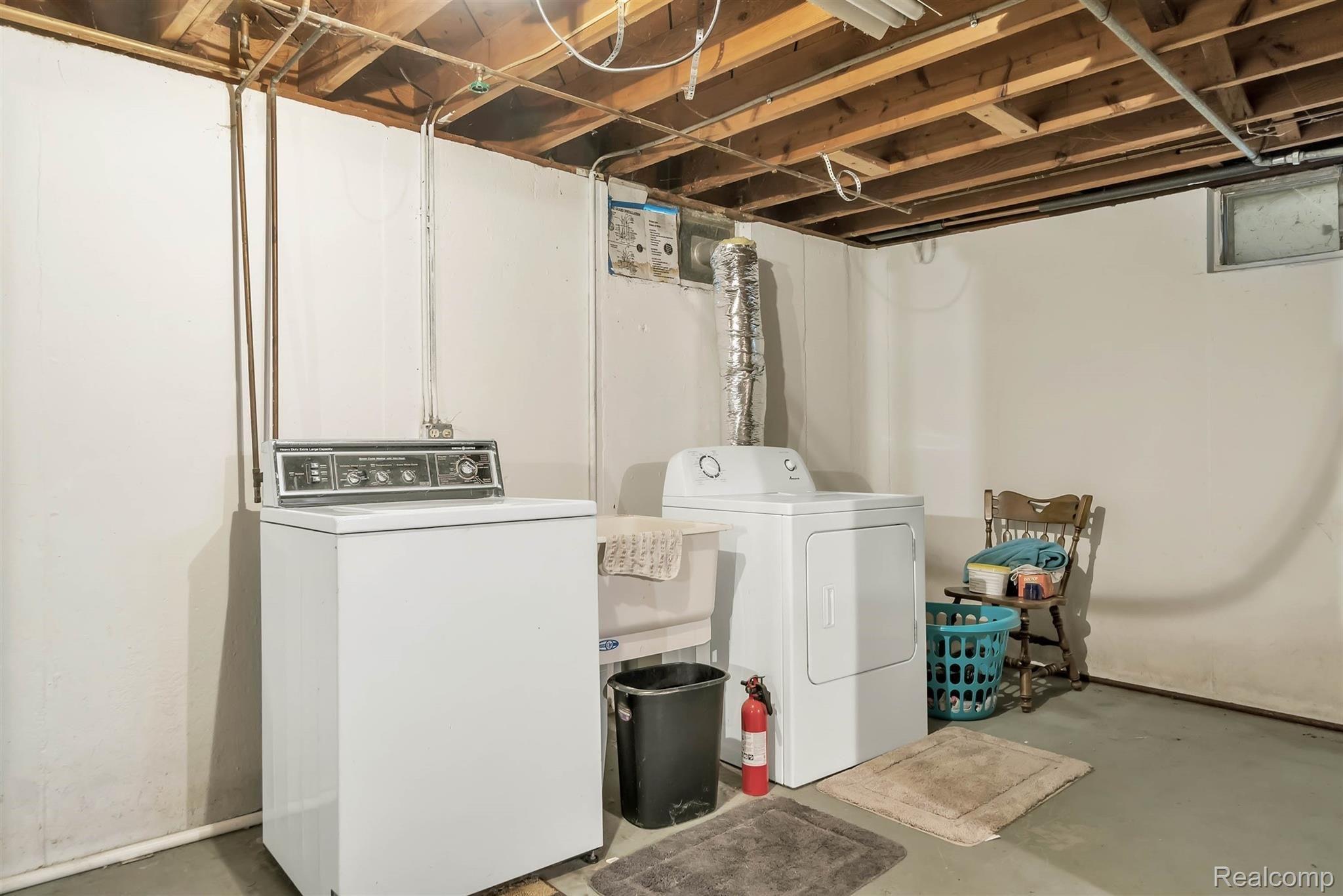 200 Elms Road Flushing, MI 48433 - Photo 22 of 33 24-200 S Elms-WindowStill-Real-Esta.jpg