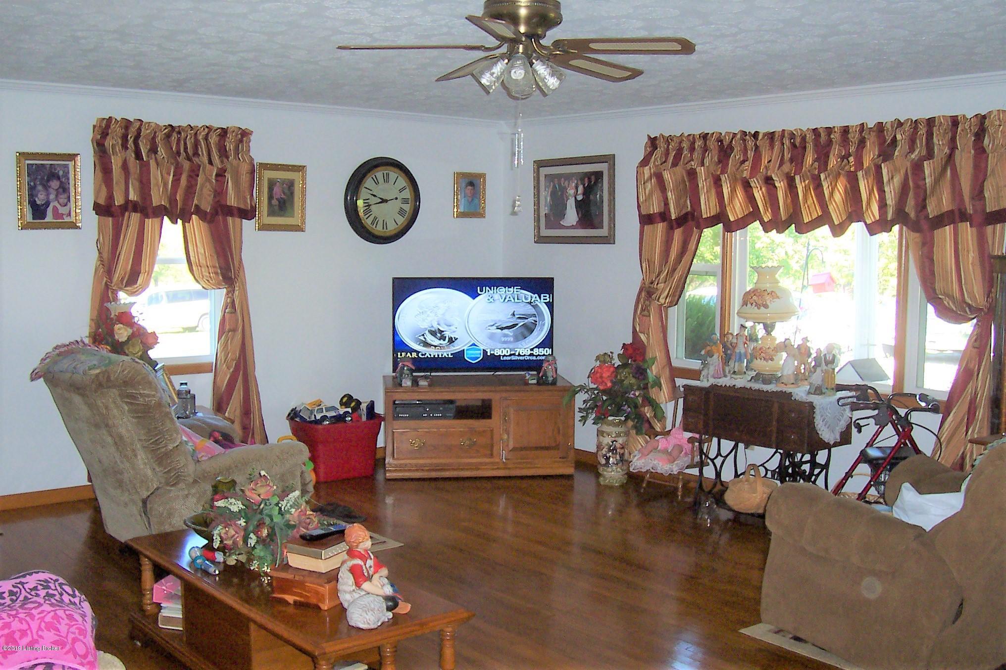 6809 Elizabethtown Road Leitchfield, KY 42754 - Photo 11 of 19 100_7100