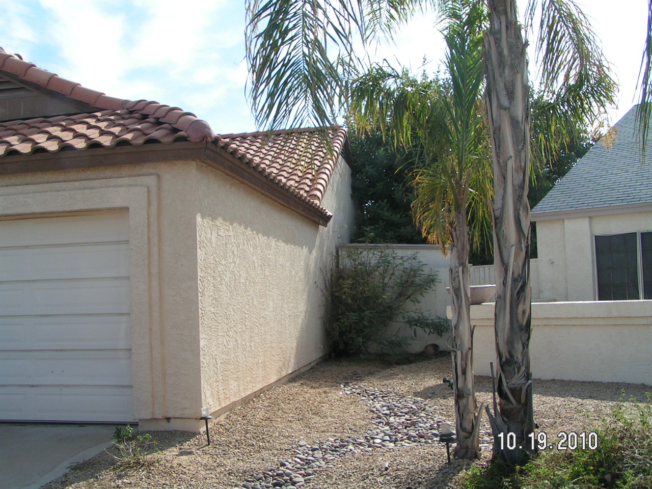 6009 West Shangri-la Road Glendale, AZ 85304 - Photo 3 of 10 a backyard of a house