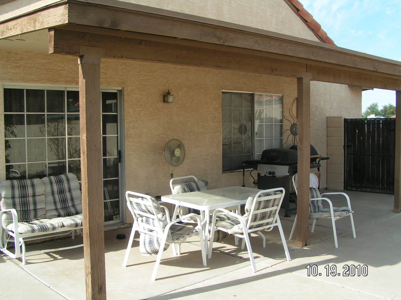 6009 West Shangri-la Road Glendale, AZ 85304 - Photo 8 of 10 a view of a dining room with furniture and front door