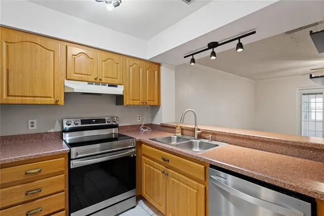 $149,900 | 8411 Laurelon Place, Unit 103, Temple Terrace, FL 33637