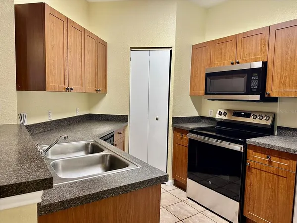 $230,000 | 2199 Chianti Place, Unit 90917, Palm Harbor, FL 34683