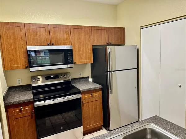 $230,000 | 2199 Chianti Place, Unit 90917, Palm Harbor, FL 34683