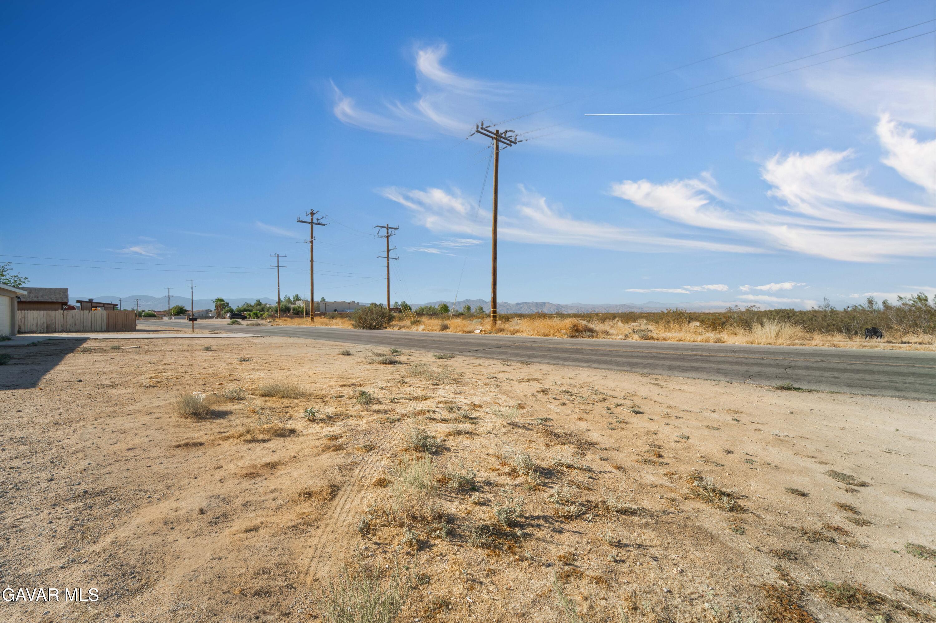 10016 Mendiburu Road California City, CA 93505 - Photo 30 of 36 26.10.7 Mendiburu Exterior-18
