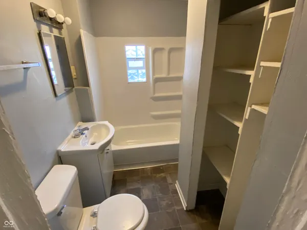 $875 | 2842 North Chester Avenue, Indianapolis, IN 46218