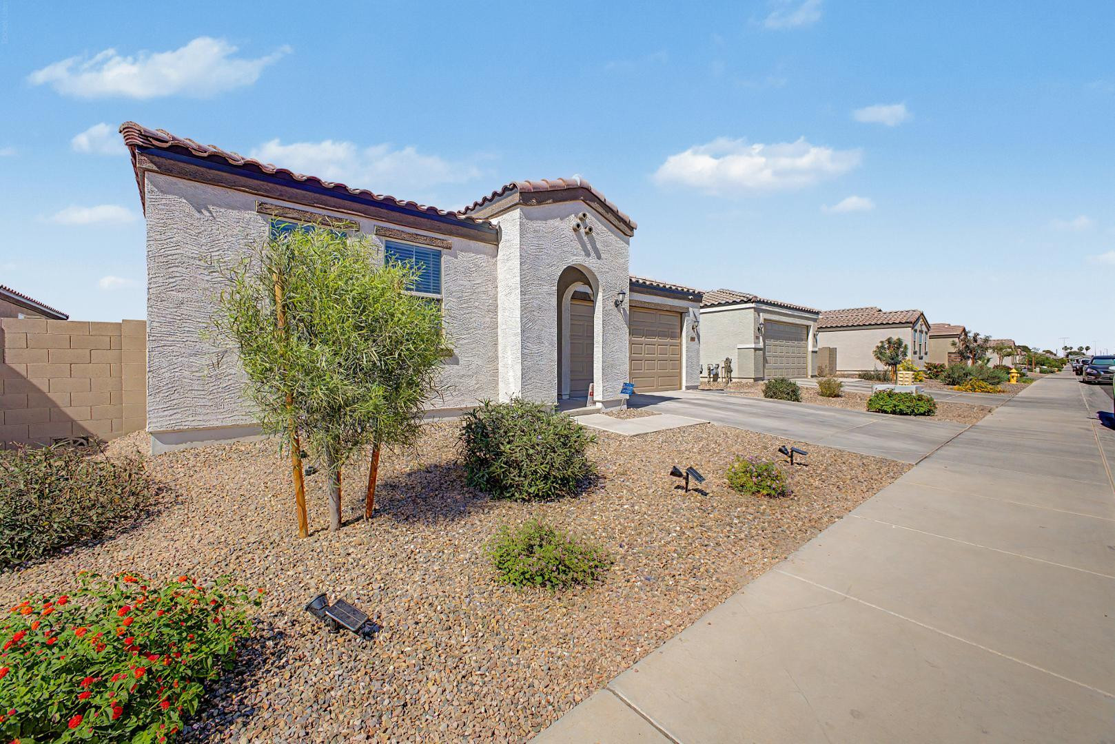 2548 West Grenadine Road Phoenix, AZ 85041 - Photo 3 of 34
