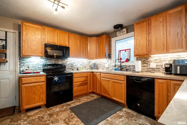 $239,900 | 11718 West Hickory Springs Drive, Brimfield, IL 61517