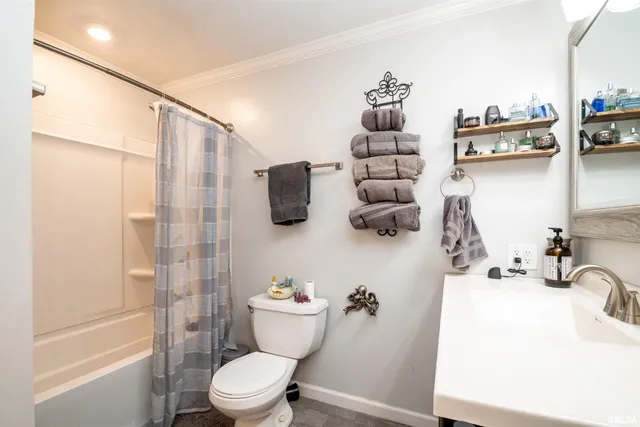 $225,000 | 11718 West Hickory Springs Drive, Brimfield, IL 61517