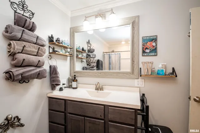 $239,900 | 11718 West Hickory Springs Drive, Brimfield, IL 61517