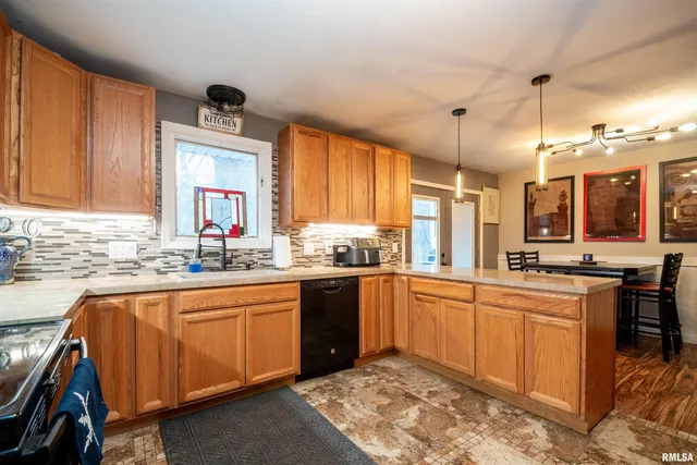 $225,000 | 11718 West Hickory Springs Drive, Brimfield, IL 61517