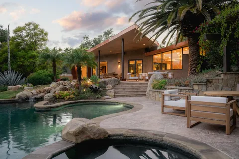 $4,295,000 | 1329 North Montgomery Street, Ojai, CA 93023