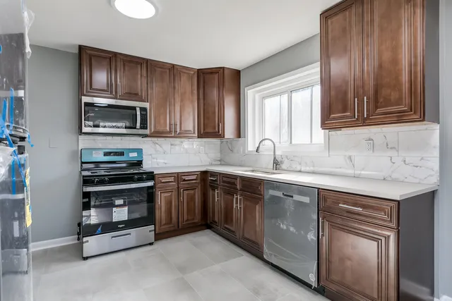 $2,550 | 5843 North Cicero Avenue, Unit 2, Chicago, IL 60646