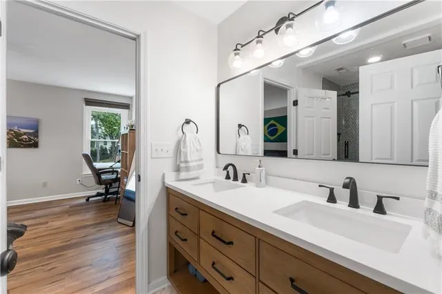 a en suite bathroom with double vanity sinks and a mirror