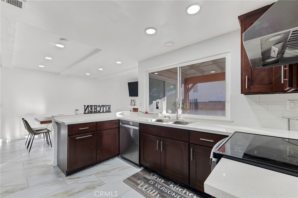 10755 Brookfield Road Chatsworth, CA 91311 - Photo 11 of 37