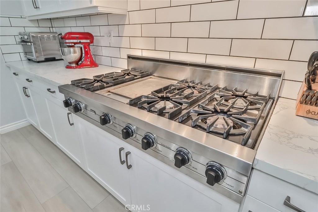 5421 Moonshadow Street Simi Valley, CA 93063 - Photo 23 of 56 a close view of stove top oven