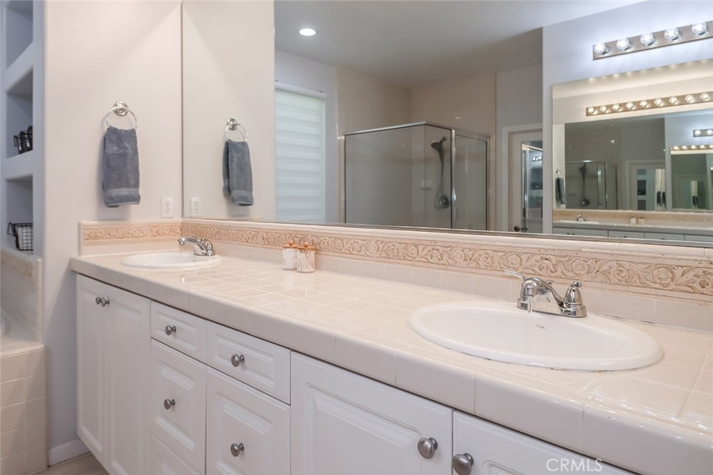 5421 Moonshadow Street Simi Valley, CA 93063 - Photo 40 of 56 a bathroom with double vanity sinks and a mirror