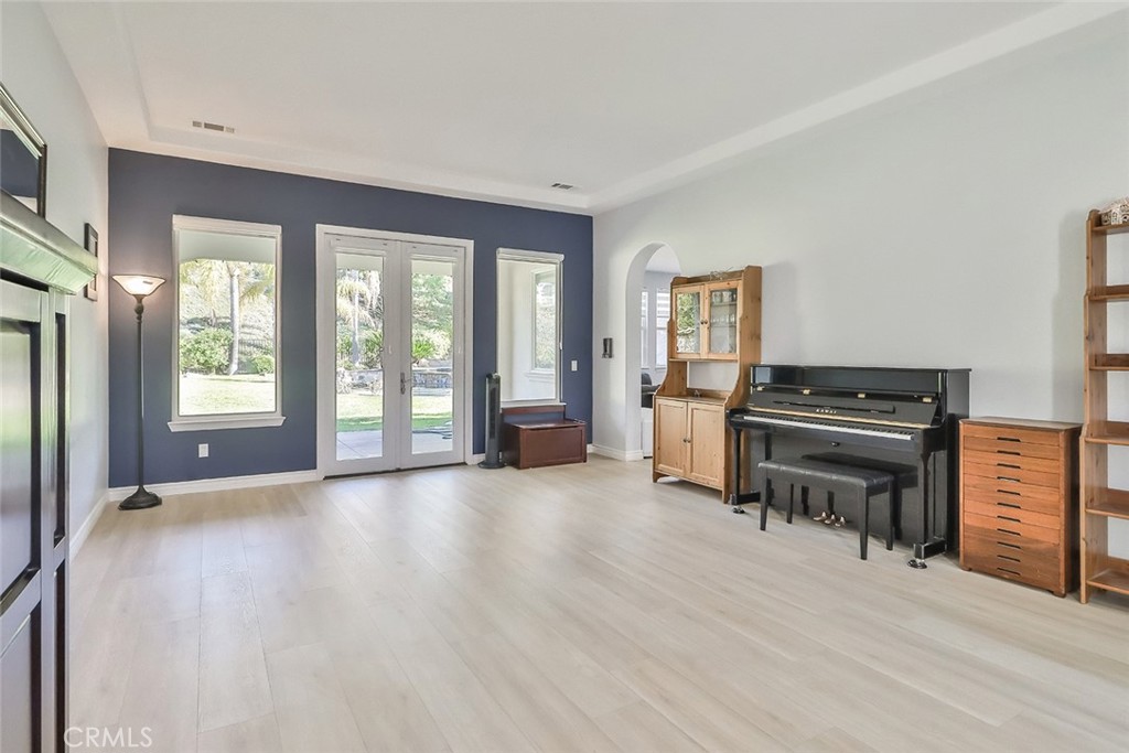 5421 Moonshadow Street Simi Valley, CA 93063 - Photo 10 of 56