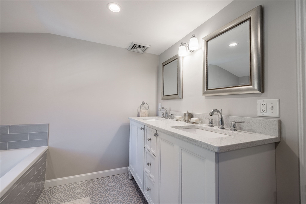 11 Summit Avenue Scituate, MA 02066 - Photo 22 of 27 Gallery Image 22