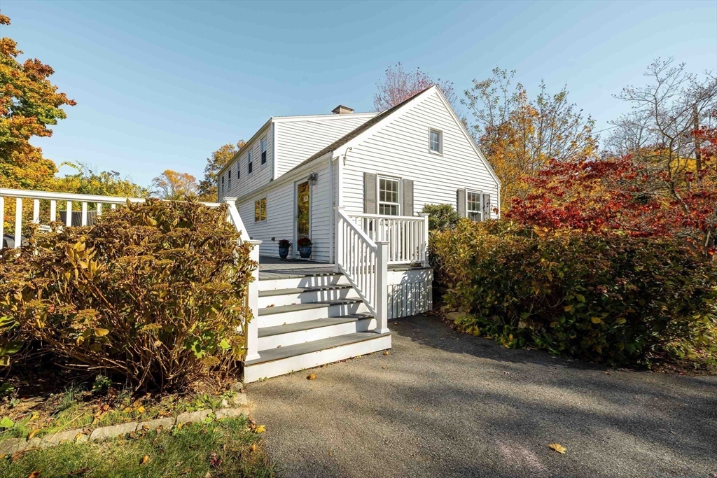 11 Summit Avenue Scituate, MA 02066 - Photo 4 of 27 Gallery Image 4
