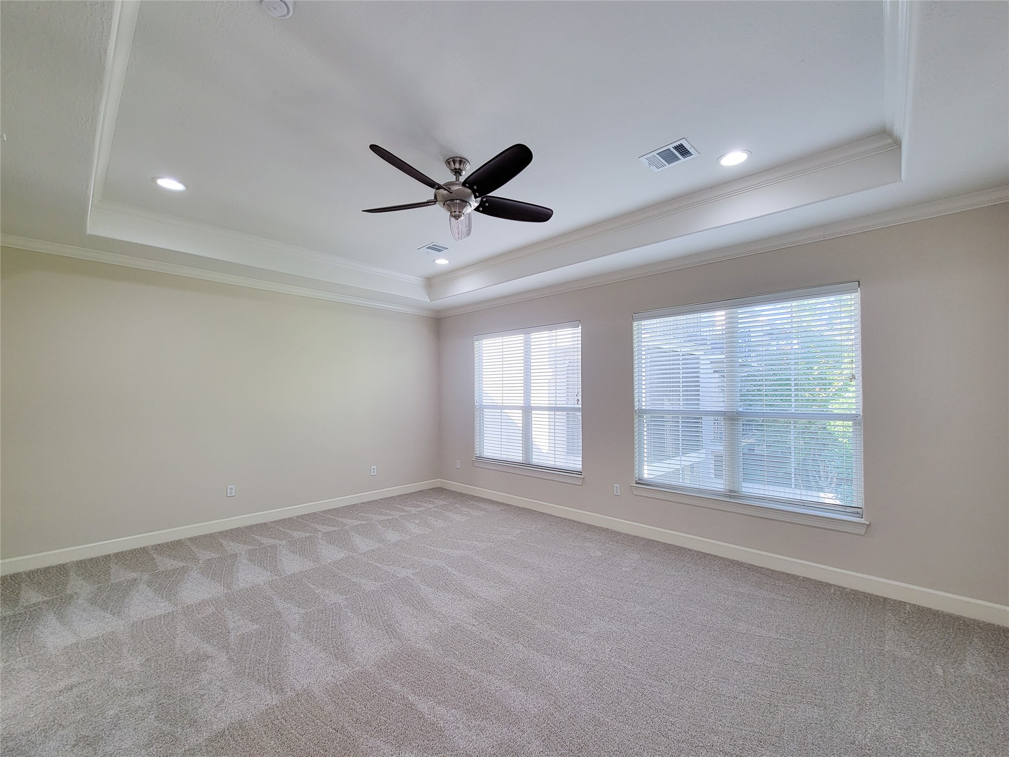 5514 Feagan Street Houston, TX 77007 - Photo 29 of 48 an empty room with a empty space and windows