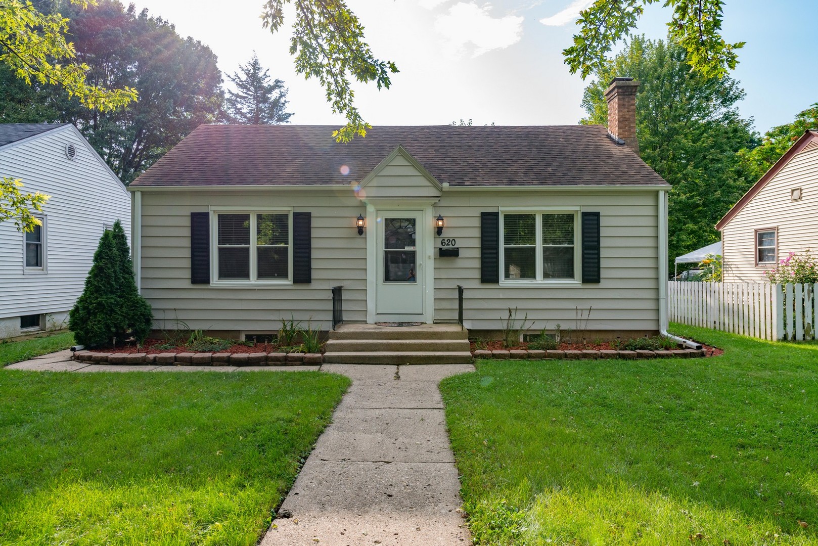 620 Cookane Avenue Elgin, IL 60120 - Photo 1 of 10