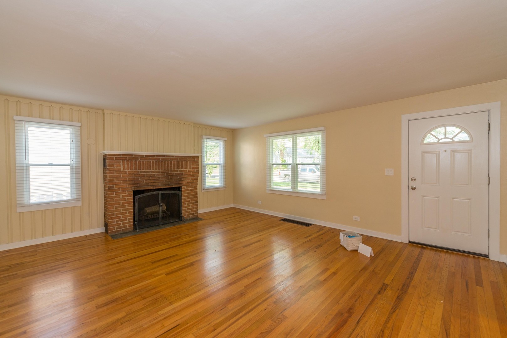 620 Cookane Avenue Elgin, IL 60120 - Photo 2 of 10