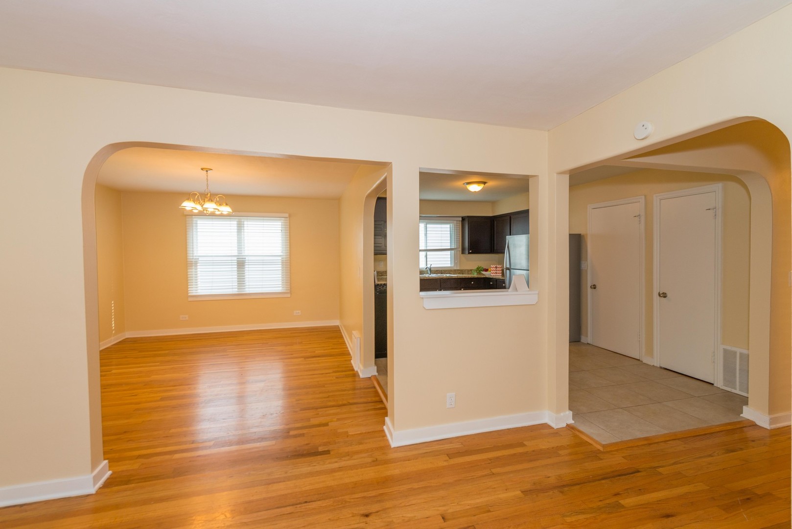620 Cookane Avenue Elgin, IL 60120 - Photo 3 of 10