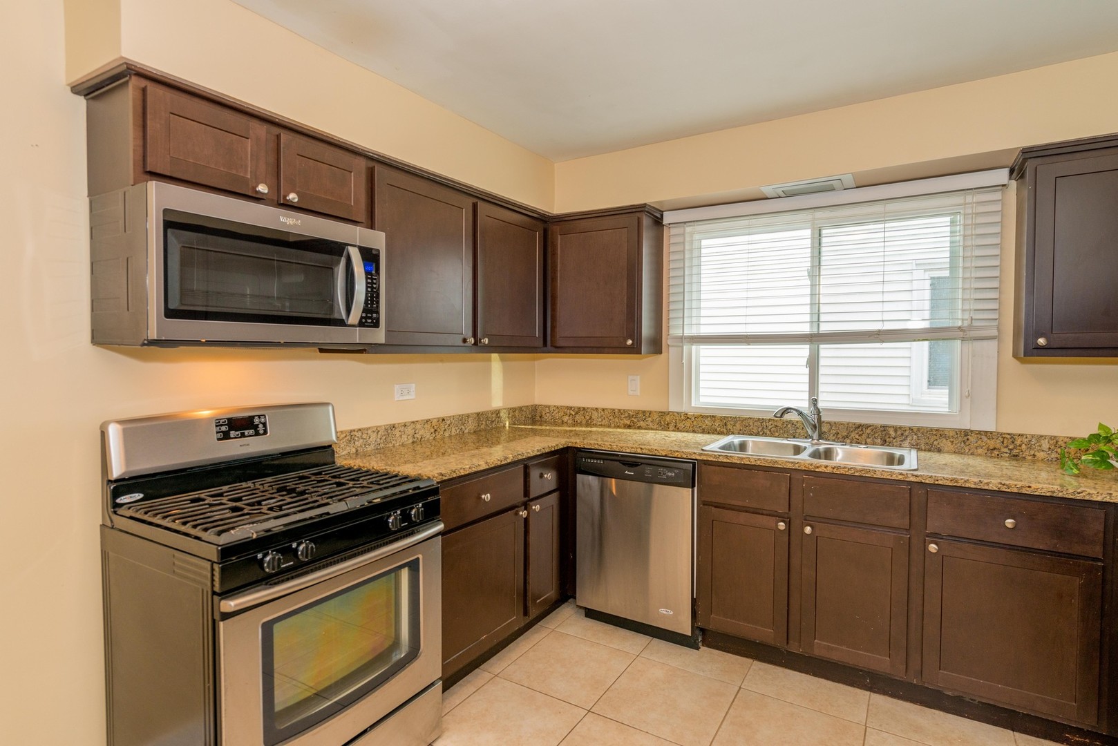 620 Cookane Avenue Elgin, IL 60120 - Photo 5 of 10
