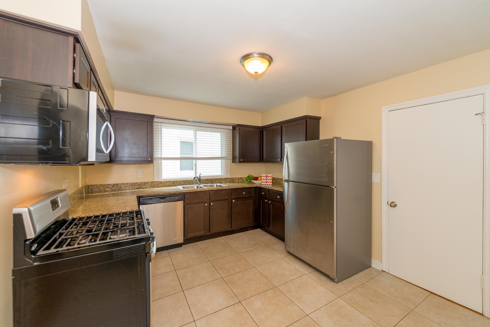 620 Cookane Avenue Elgin, IL 60120 - Photo 6 of 10
