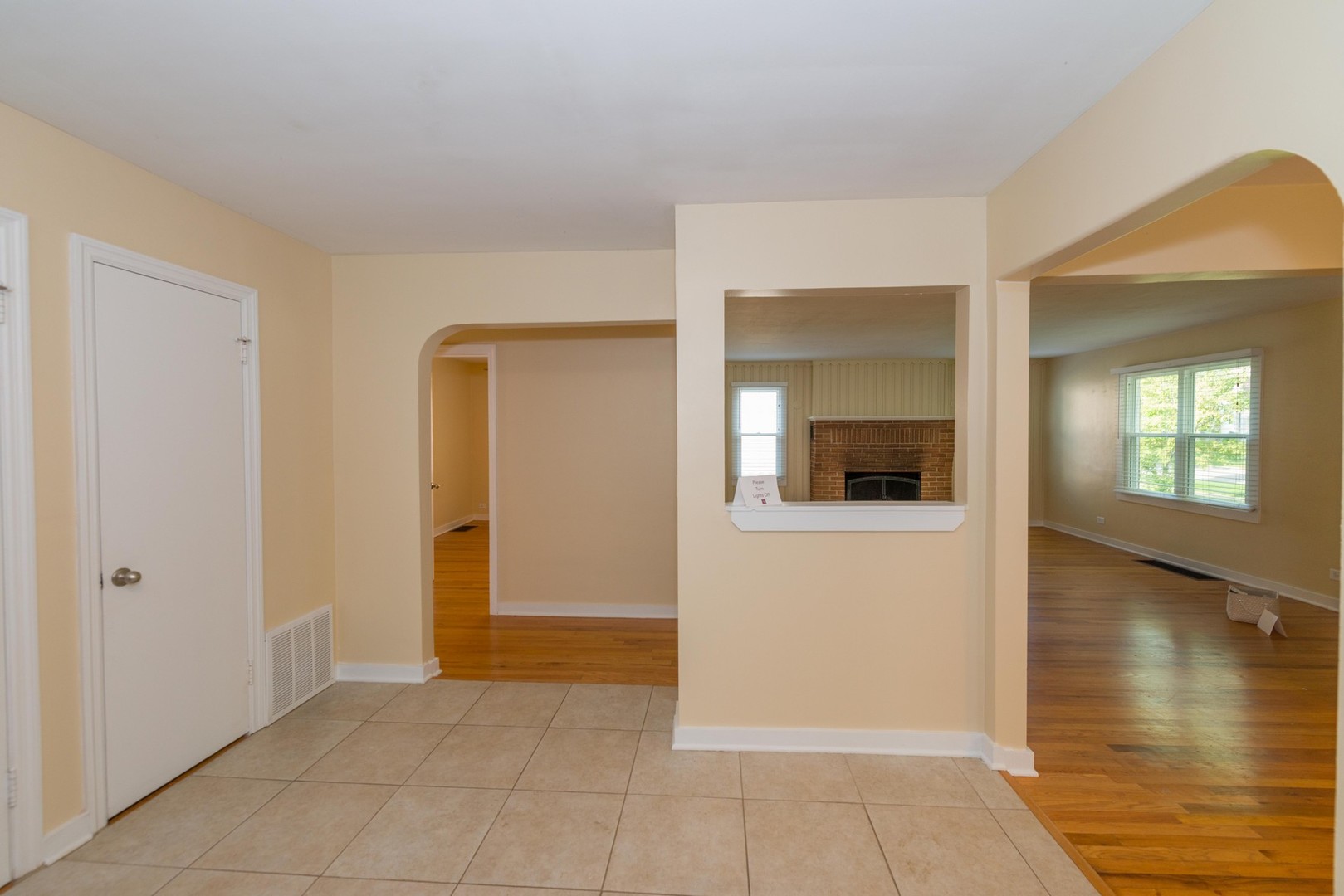 620 Cookane Avenue Elgin, IL 60120 - Photo 7 of 10