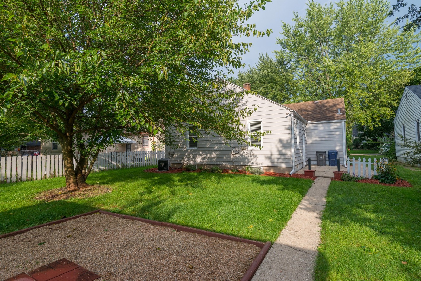 620 Cookane Avenue Elgin, IL 60120 - Photo 9 of 10