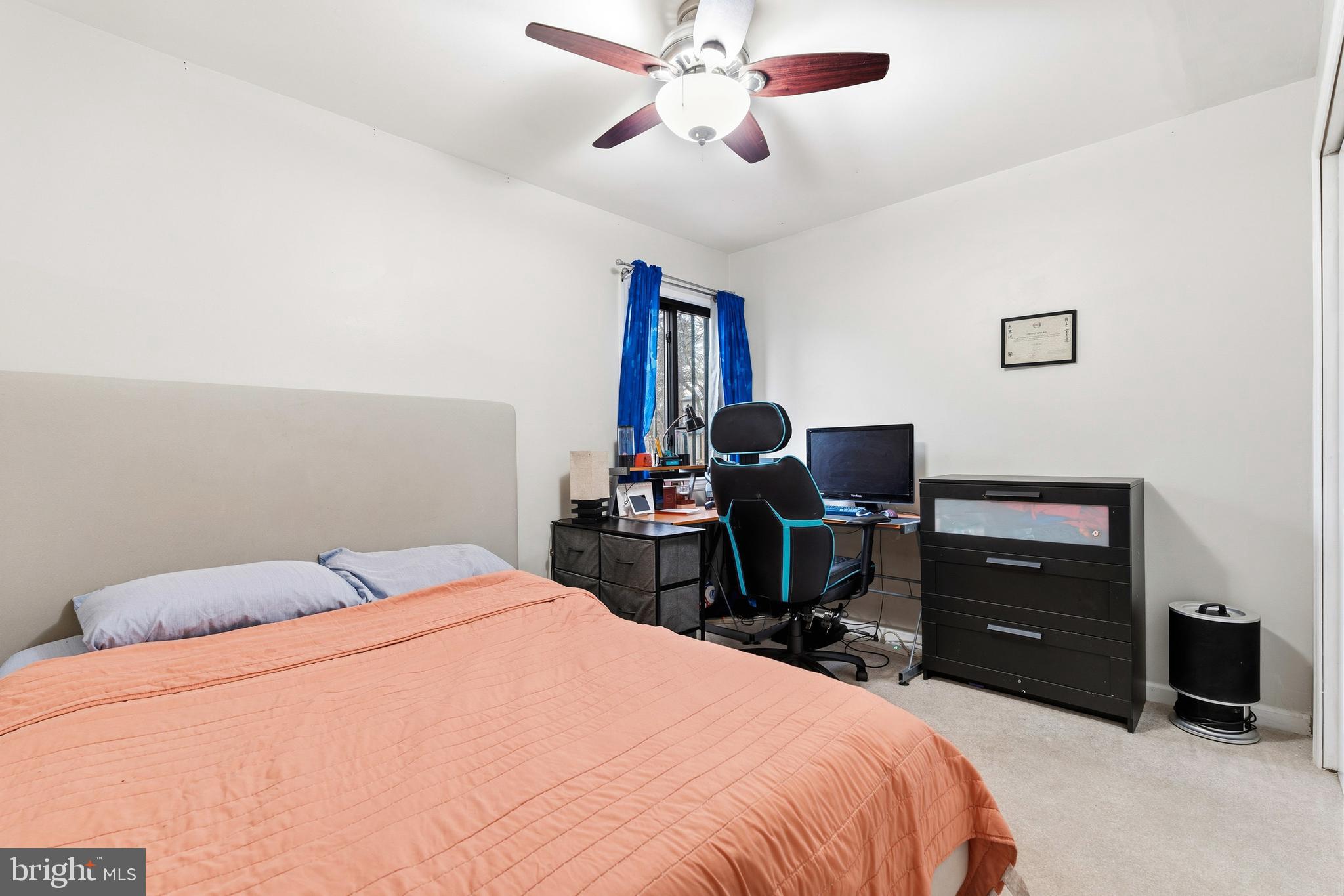 7641 Laytonia Drive Gaithersburg, MD 20877 - Photo 18 of 31 a bedroom with a bed and a desk