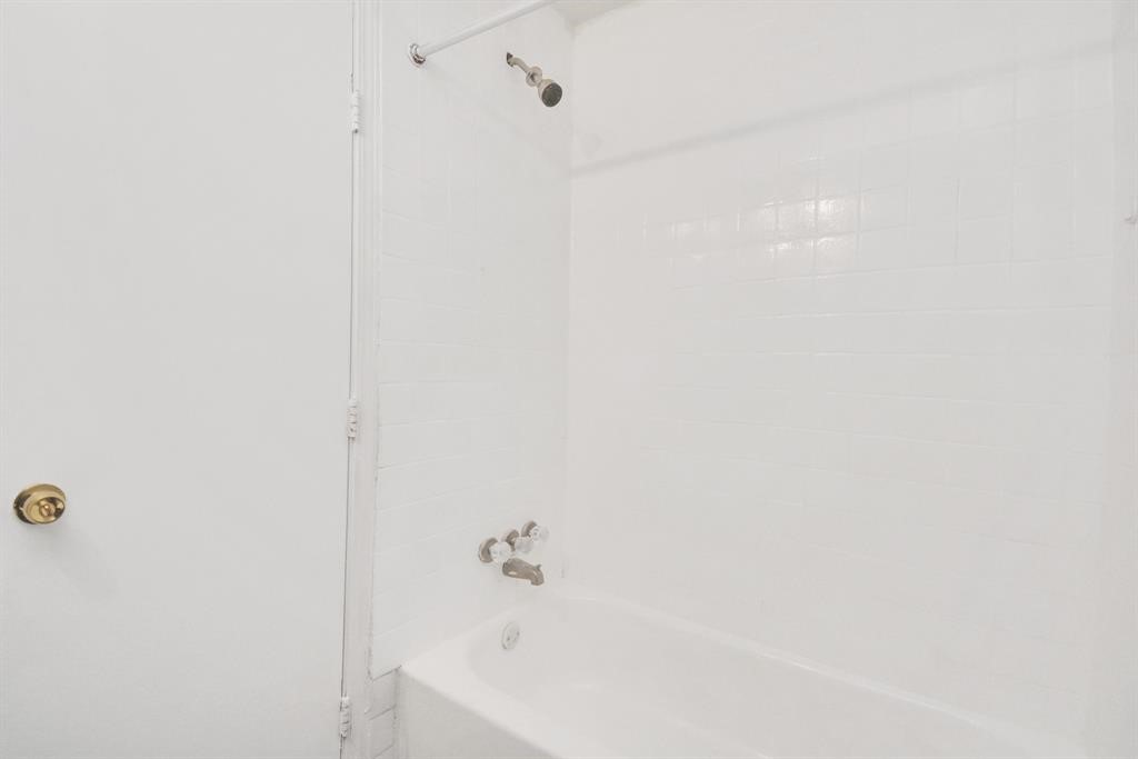 4803 Beechaven Street Houston, TX 77053 - Photo 13 of 30 a bathroom with a bathtub