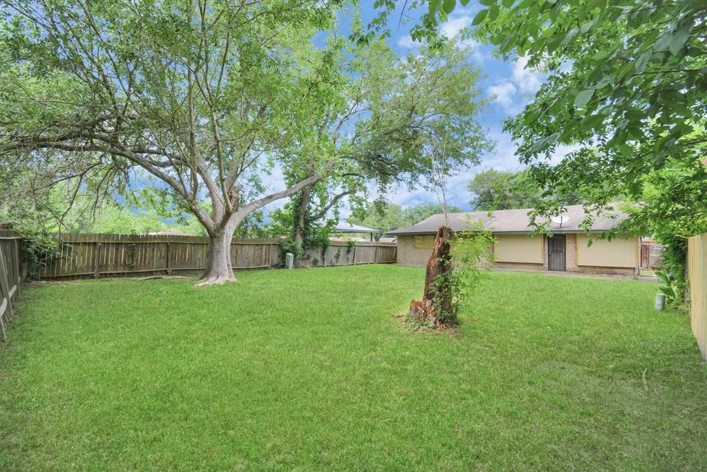 4803 Beechaven Street Houston, TX 77053 - Photo 27 of 30 a garden view
