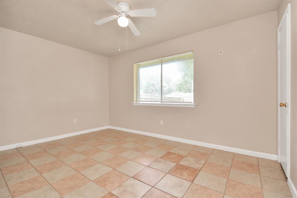 4803 Beechaven Street Houston, TX 77053 - Photo 10 of 30 an empty room with windows and fan