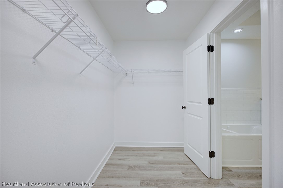 111 Vale Court Sebring, FL 33876 - Photo 17 of 40 a view of room with hallway