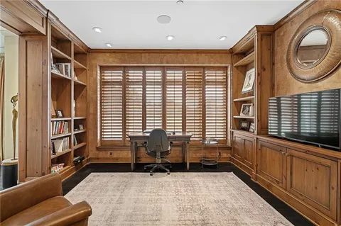 $695,000 | 400 West 49th Terrace, Unit 2032, Kansas City, MO 64112