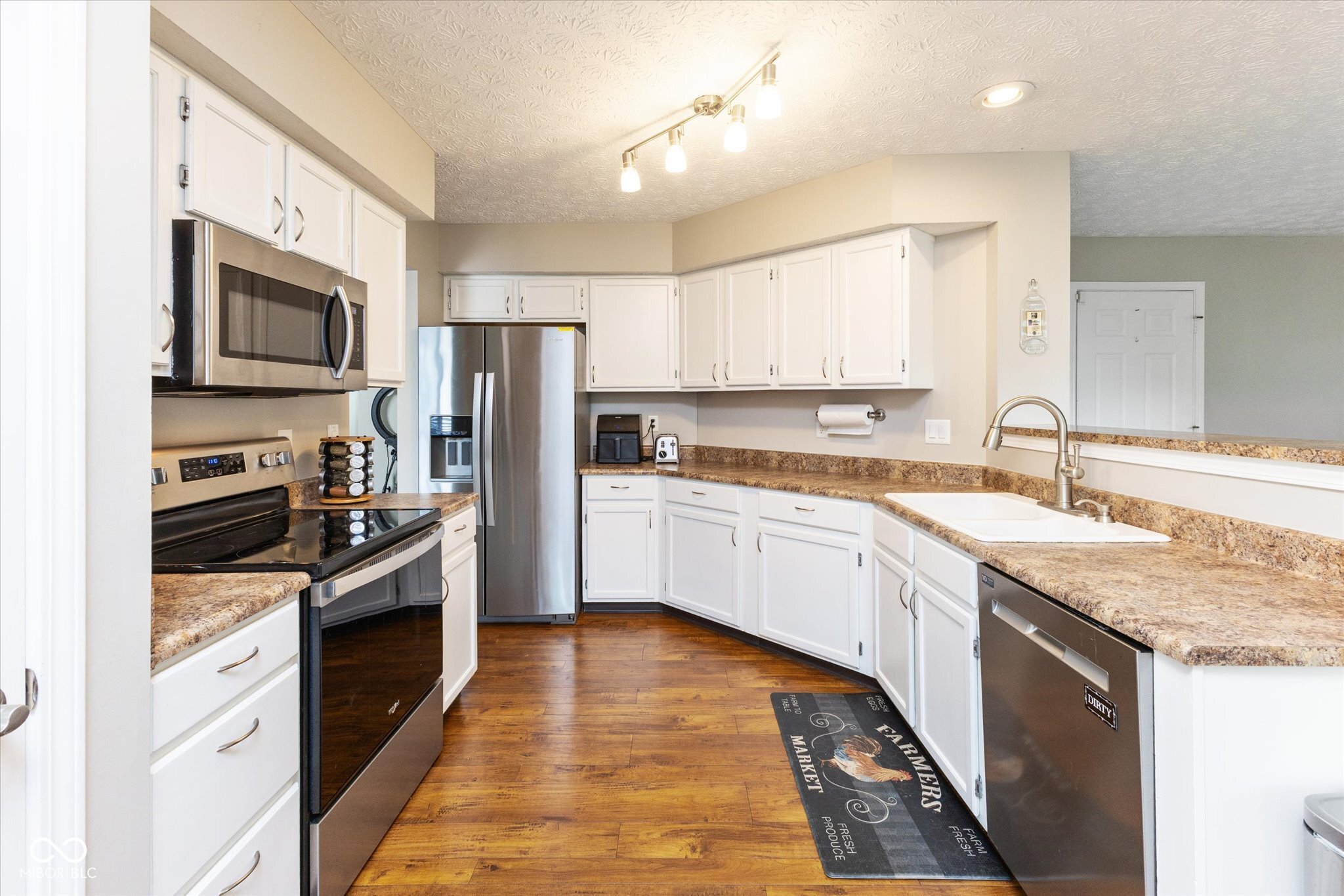 11537 Raleigh Lane Fishers, IN 46038 - Photo 9 of 24 Gallery Image 9