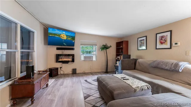 $184,900 | 14870 Anchorage Road, Versailles, MO 65084