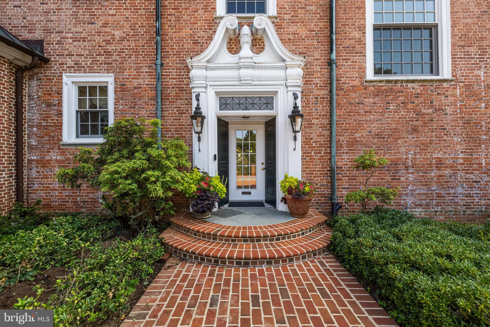 20 Blythewood Road Baltimore, MD 21210 - Photo 4 of 95 a front view of a house with a garden