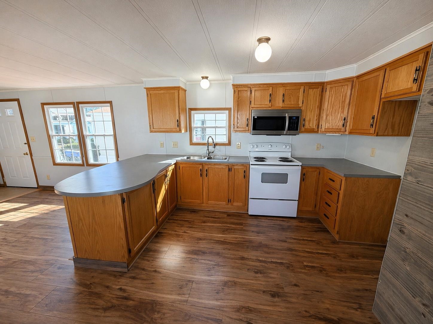 41 Thistle Way Manchester, NH 03109 - Photo 8 of 20