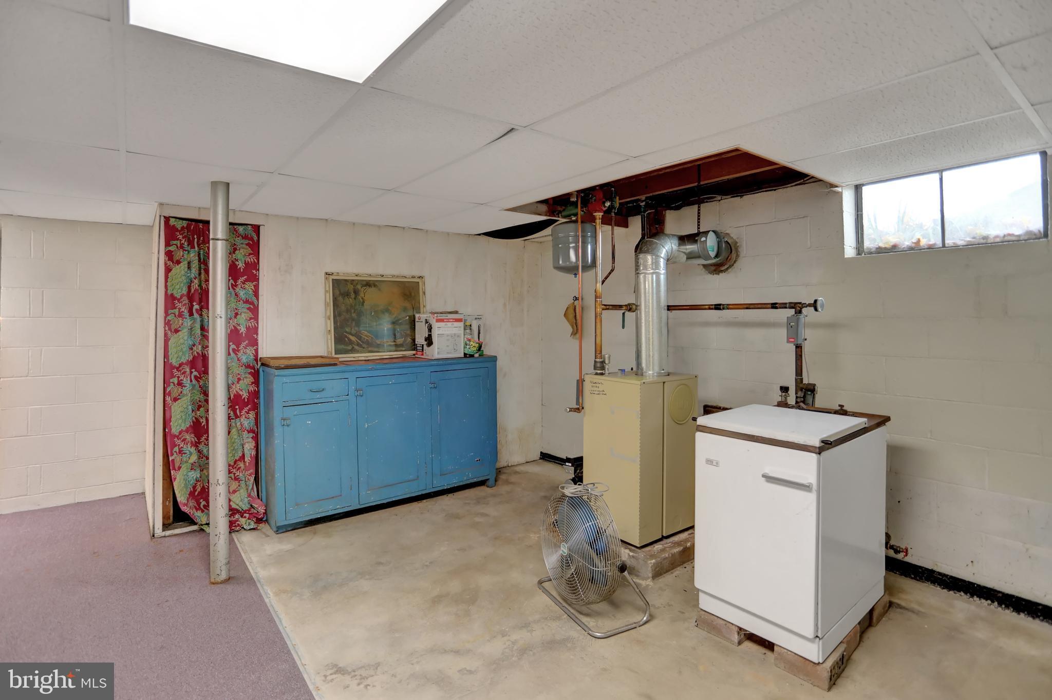 744 Shermans Valley Road New Bloomfield, PA 17068 - Photo 19 of 37 OIL HOTWATER FURNACE