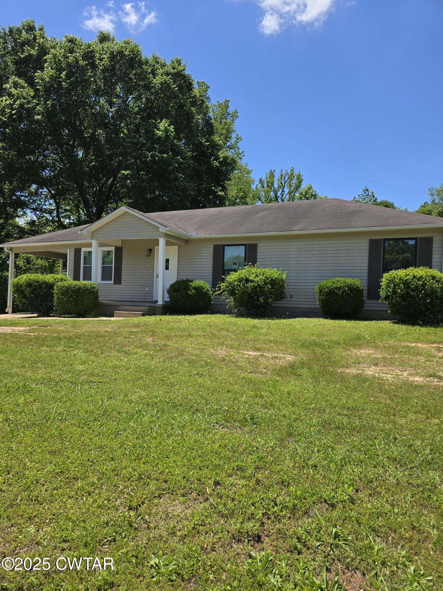 494 Mifflin Road Jackson, TN 38301 - Photo 1 of 11 a front view of a house with garden
